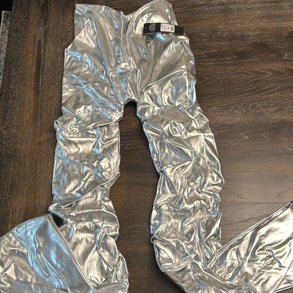 🟠 NWT Faux Leather Stacked Pant - Silver size smalll - Picture 4 of 7